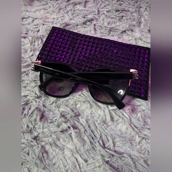 Fendi Black Sunglasses with Gold Accents - Picture 8 of 9